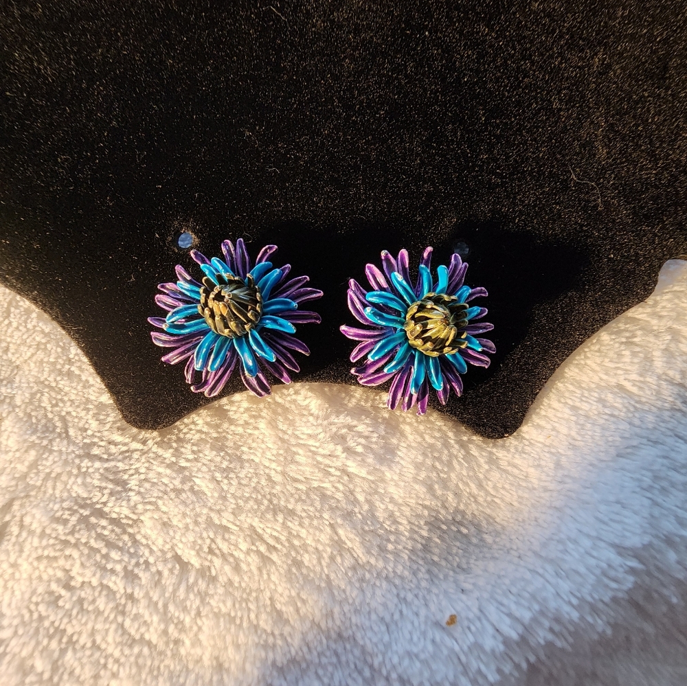 STUNNING Vintage Coro Enamel Flower Clip-On Earrings – Purple & Blue